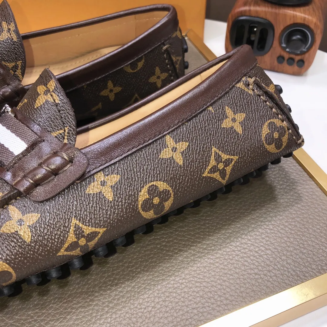 Men's men's shoes 💰420💰 [LV Doudou shoes] (water-dyed cowhide lining) new model is on the market, available on the official website. The new Doudou shoes are processed into single-color materials, and the uppers are made of imported special materials. The body of the shoe is fully hemmed with mark thread, and is lined with imported original cowhide leather. The elegant shoe shape is super suitable for all-matching, and the size is 38-44.